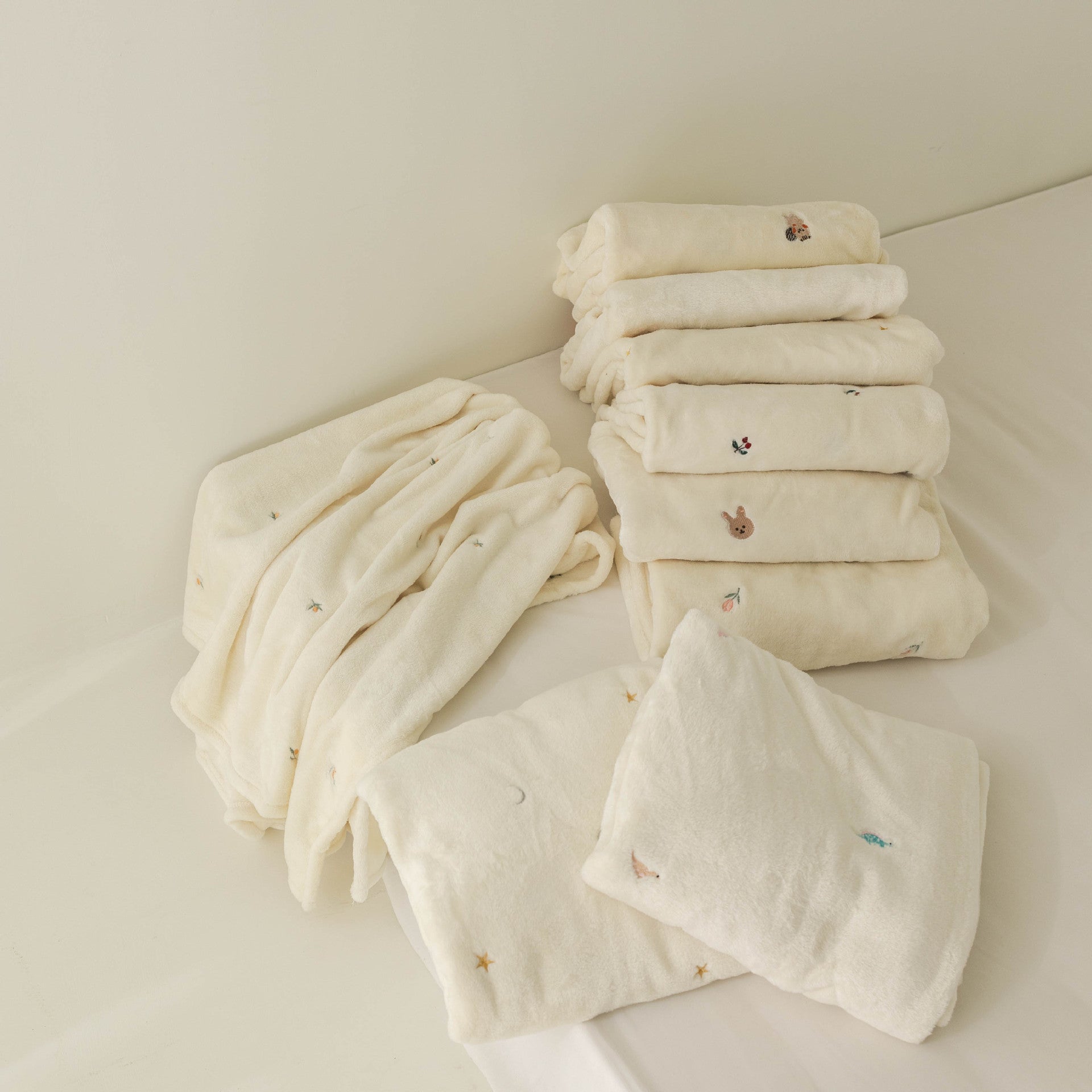 Korea Ins New Baby Velvet Blanket Baby Baby Outing Blanket Autumn and Winter Cover Blanket