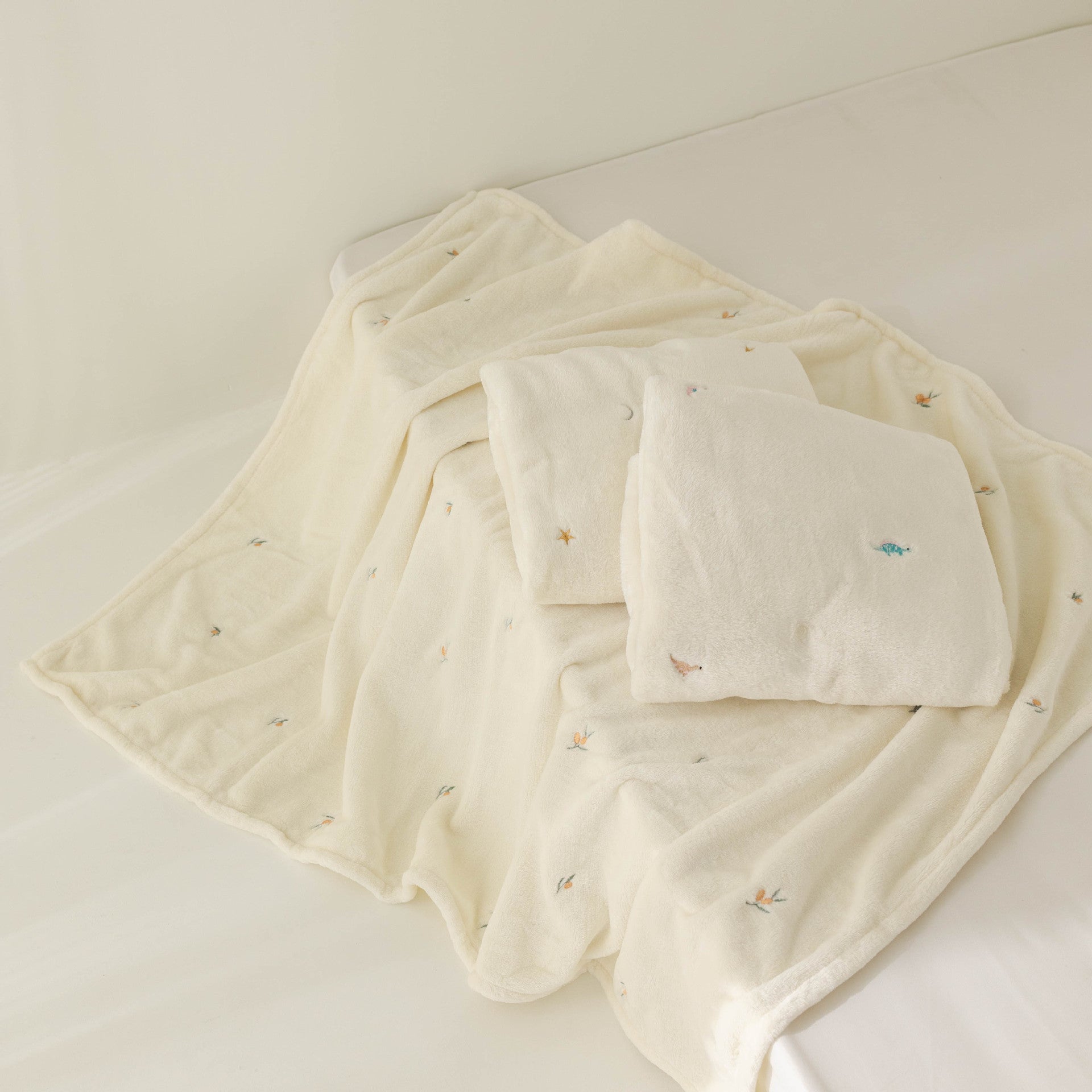 Korea Ins New Baby Velvet Blanket Baby Baby Outing Blanket Autumn and Winter Cover Blanket